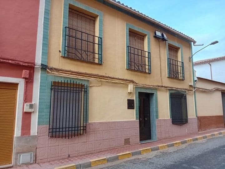 Spacious 4-Bedroom Home in the Heart of Cózar