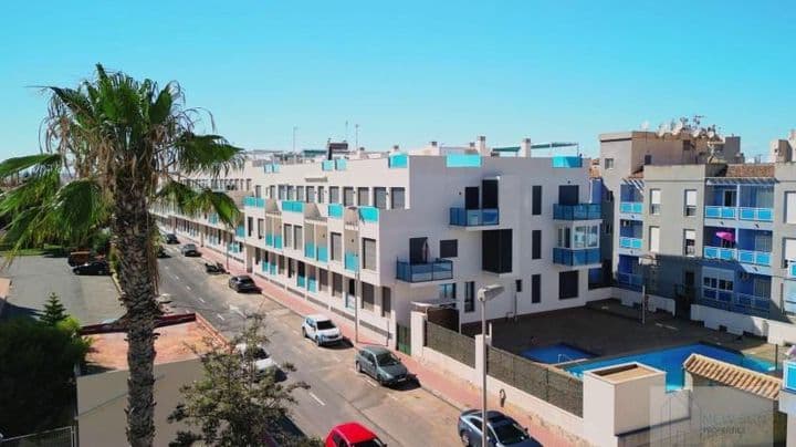 Sunny 2-Bedroom Apartment in Torrevieja by the Sea