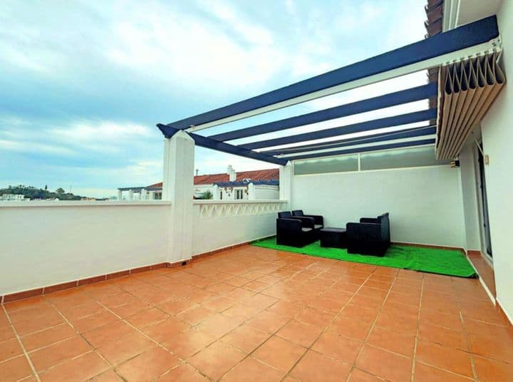 Encantador Ático de 1 dormitorio en Nueva Andalucía