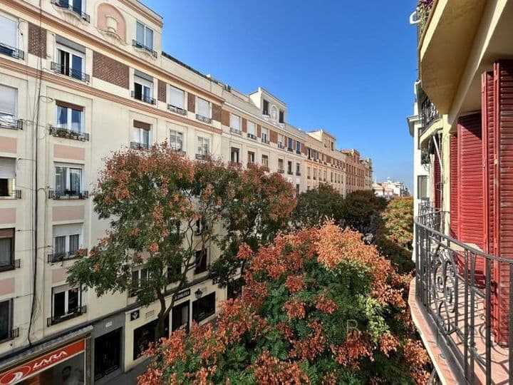 Renovation-Ready Apartment in Arapiles, Madrid