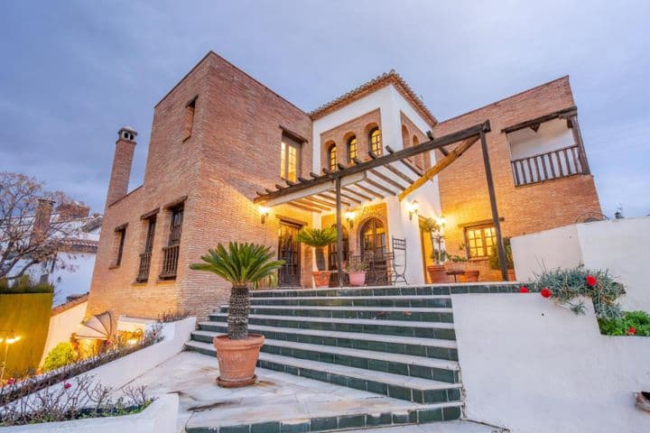 Stunning Luxury Home in Los Cerezos de Gójar