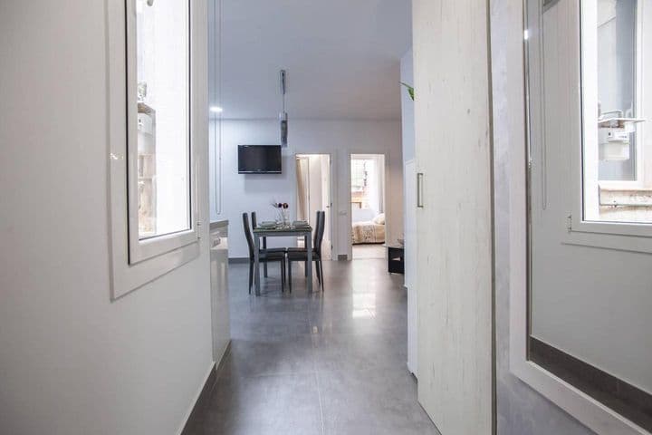 Charming 2-Bedroom Apartment in the Heart of Barcelona - Carrer de la Cera