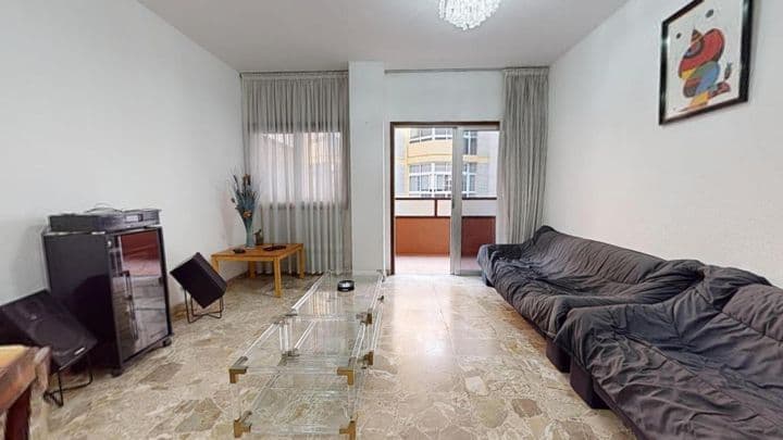 Spacious Flat in Las Palmas de Gran Canaria - Prime Location Near Las Canteras Beach