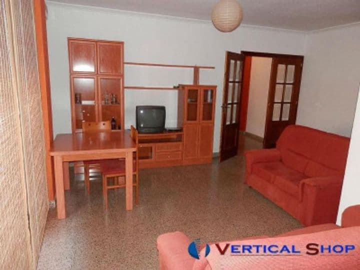 Spacious 3-Bedroom Apartment with Garage in C/Atleta Antonio Amoros, 50280