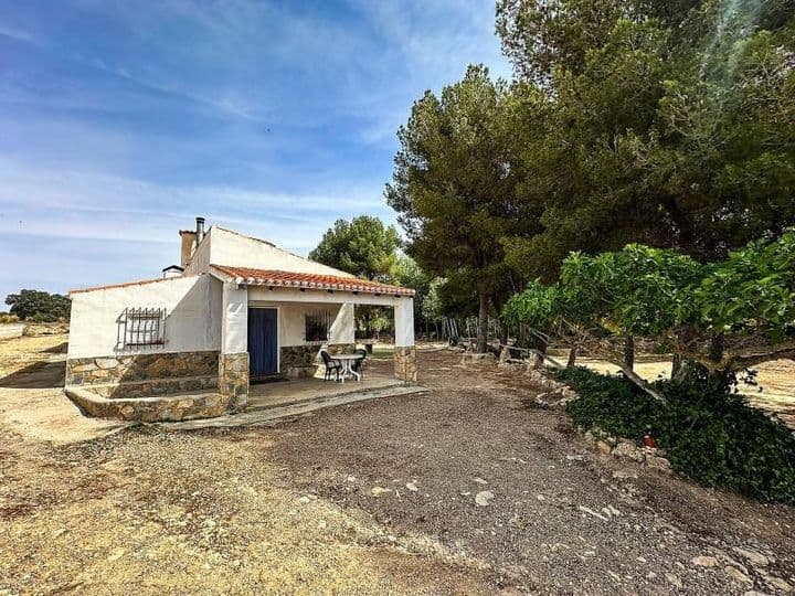 Charming Country House in Almansa - Endless Possibilities Await!