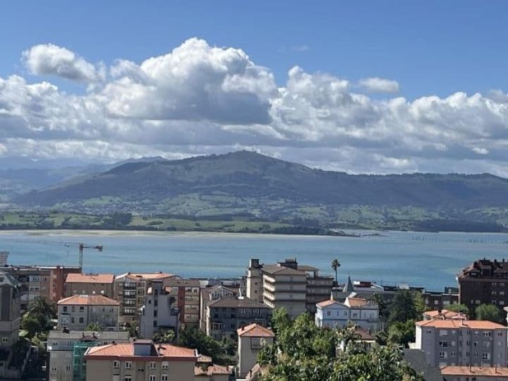 Cozy 1-Bedroom Apartment with Amazing Bay Views in Santander