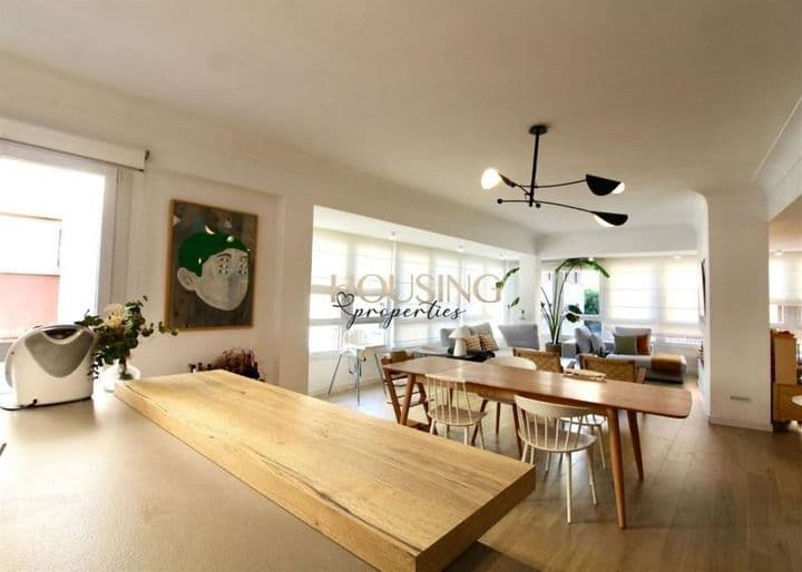 Spacious 3-Bedroom Apartment with Terrace in Central Palma