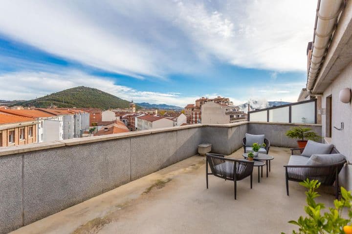 Idyllic Attic with Terrace and Mountain Views in Villava