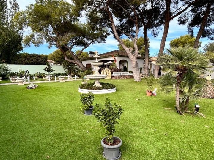 Exclusive Campoamor Villa with Private Pool & Gym