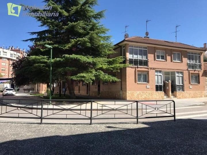 Charming Chalet in Central Burgos - Perfect for Families!