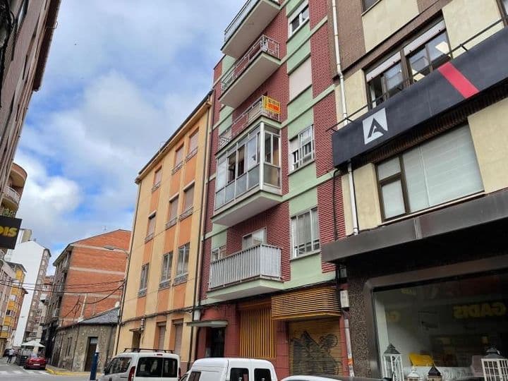 Cozy 3-Bedroom Apartment in Central Ponferrada - Great Investment!