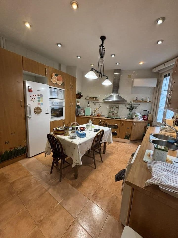 Spacious 3-Bedroom Apartment in the Heart of Madrid