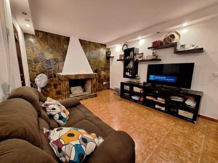 Charming 2-Bedroom Apartment in the Heart of [Location]