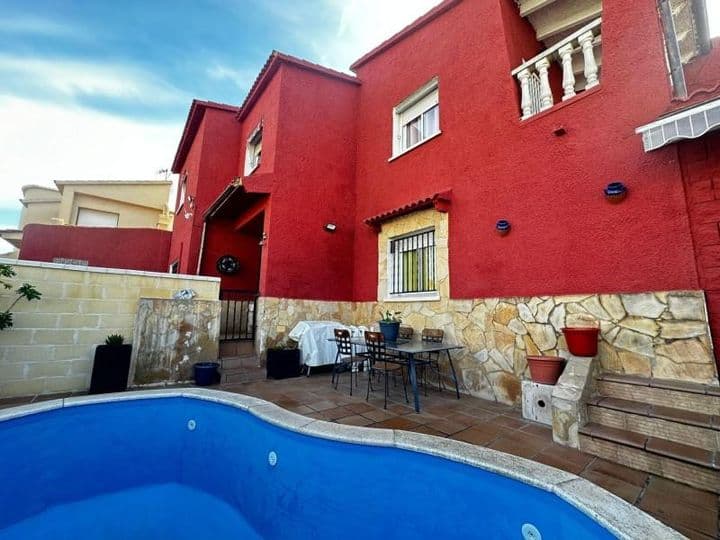 Charming Townhouse in Plademar, Cunit with Private Pool