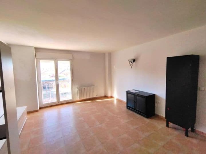 Charming 3-Bedroom Flat in La Higuera, Segovia