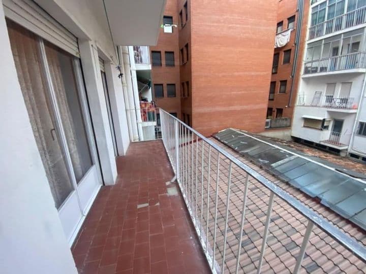 Spacious 3-Bedroom Apartment in Central Huesca, Steps from Plaza Navarra