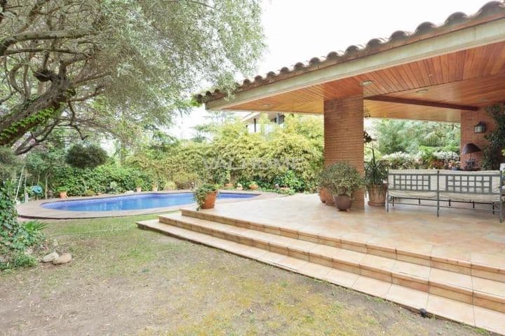 Stunning Family Home with Pool in Sant Cugat del Vallès