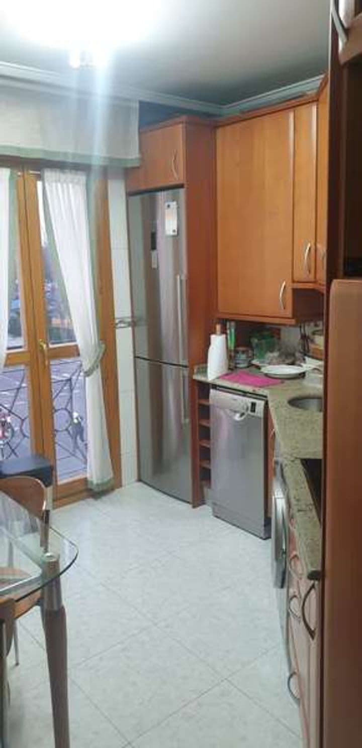 Chic 2-Bedroom Apartment in Renovated Zaramaga