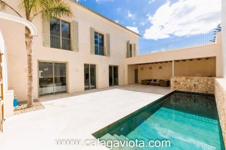 Stunning Corner Townhouse in Ses Salines