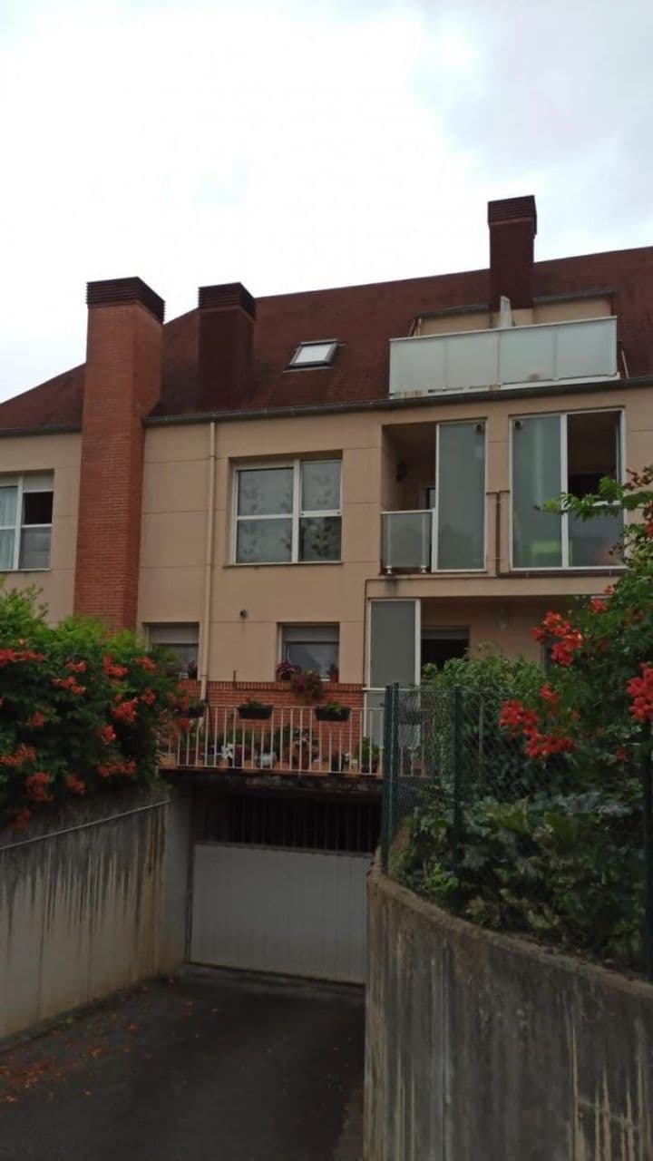 Duplex for Rent in Torrelavega - 2 Bedrooms, Community Pool!