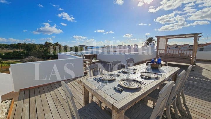 Stunning Penthouse with Private Roof Terrace and Beach Views in [Location]