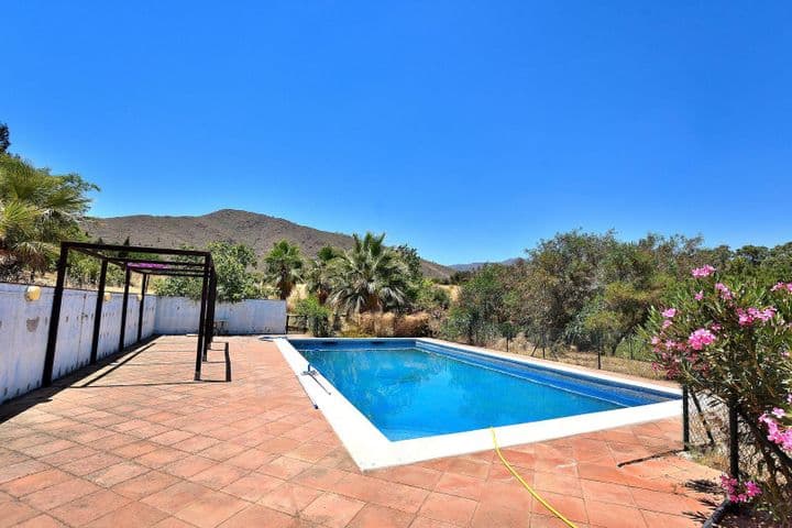 Stunning Finca in Entrerrios: Your Slice of Paradise Near Fuengirola