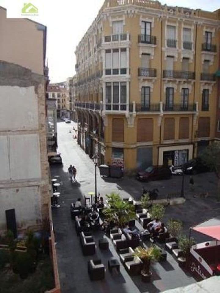 Centro de Zamora: Edificio Encantador con Local y Terrazas