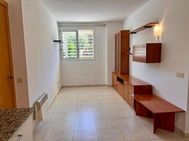 Bright and Cozy 2-Bedroom Apartment in Figueres