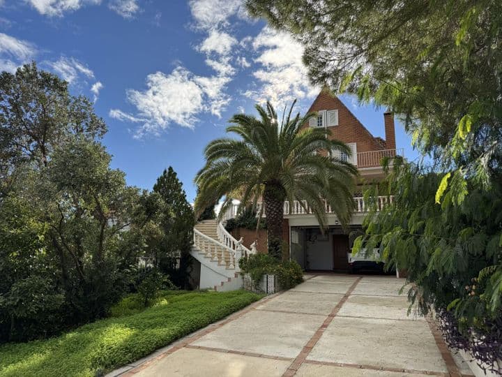 Luxus Villa in Andalusien - Dein Traum Oasis erwartet!