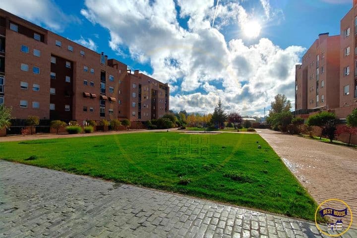 Charming Semi-New Apartment in Ronda Oeste, Perfect for Families