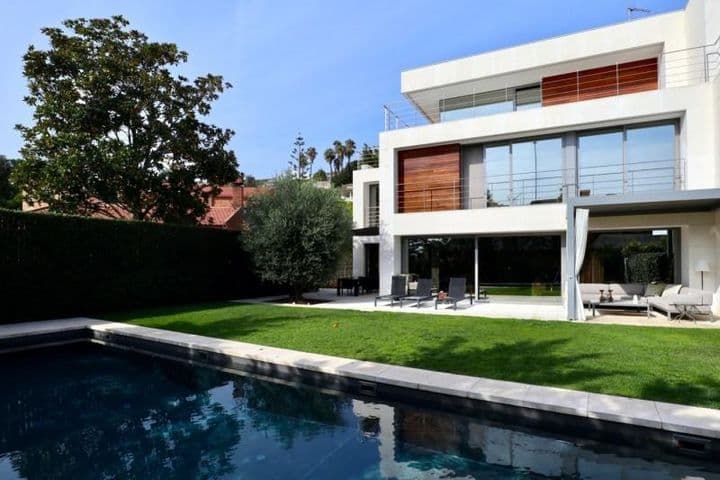 Stunning 625m² Home in [Location] with Private Pool and Garden Oasis