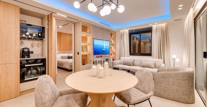 Apartamento de lujo de 2 dormitorios en Puerto Banús