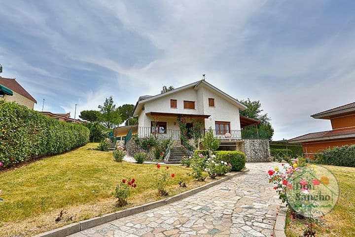 Charming 3-Story Chalet in Laguna de Duero - La Corala Neighborhood