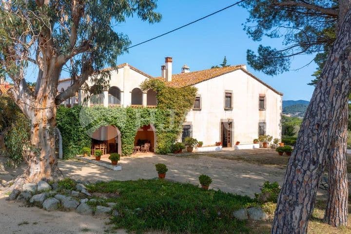 Stunning Farmhouse with Pool near Barcelona