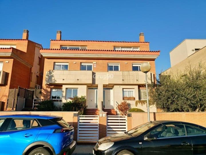 Luxurious 4-Story Home in Torrefarrera - 327 m² of Comfort